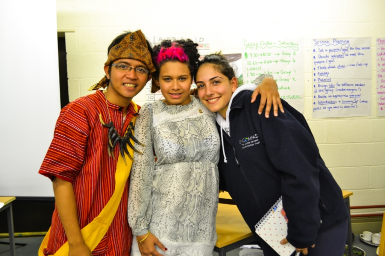 Tari Marendeng Marampa Cerminan Semangat Pemuda Toraja Kompasiana Com