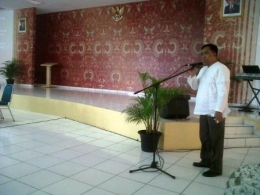 Drs. H. Asdi Wiharto membuaka acara dengan doa
