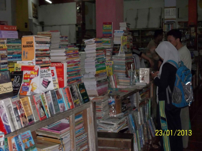 Berburu Buku Bekas Sambil Jajan di Pasar Blauran Berburu Buku Bekas Sambil Jajan di Pasar Blauran