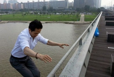 13755026412129642781