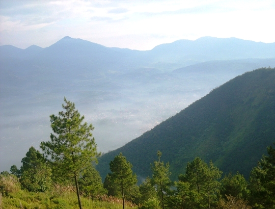 Pesona Keindahan Gunung Geulis Sumedang oleh Anam Ari Pesona Keindahan Gunung Geulis Sumedang oleh Anam Ari