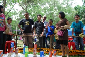 Lebaran dan Permainan Lempar Gelang Kompasiana com Lebaran dan Permainan Lempar Gelang Kompasiana com