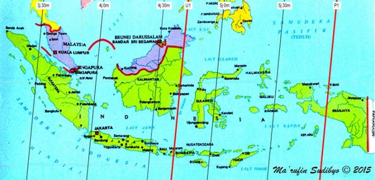 Gambar 5. Peta durasi-tampak Gerhana Bulan Total 4 April 2015 untuk Indonesia. Gerhana Bulan ini sebenarnya memiliki durasi 5 jam 56 menit, terhitung dari kontak awal hingga kontak akhir penumbra. Namun dengan Bulan dalam proses terbit di Indoensia saat gerhana terjadi, maka durasi-tampak gerhana terhitung dari terbitnya Bulan hingga kontak akhir penumbra menjadi berbeda-beda dari satu lokasi ke lokasi lain. Garis-garis dalam peta ini menghubungkan titik-titik yang memiliki durasi-tampak yang sama. Angka 5j 30m bermakna durasi-tampak 5 jam 30 menit. Sumber: Sudibyo, 2015.