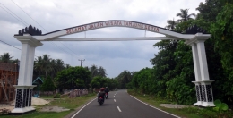 meninggalkan pantai Tanjung Setia