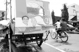 Becak untuk media kampanye politik (Dokumentasi Pribadi)