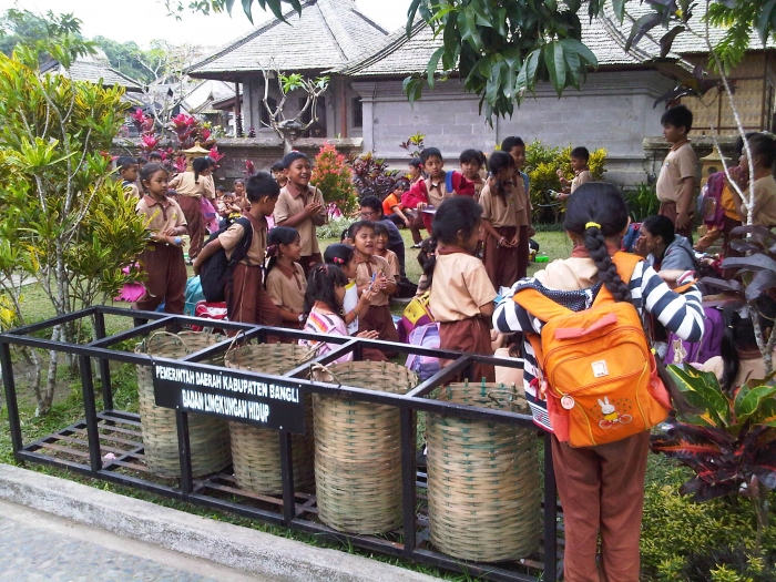 Penglipuran Desa Adat Bali dengan Kearifan Lokal yang Penglipuran Desa Adat Bali dengan Kearifan Lokal yang