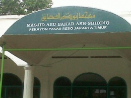 Sholat Berjamaah usai Pelatihan di Masjid Abu Bakar
