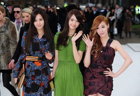 Artis  K Pop  Juga Pakai   Batik   oleh KHAROLIN HILDA   Artis  K Pop  Juga Pakai   Batik   oleh KHAROLIN HILDA