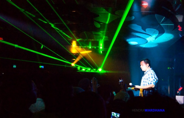 Pengalaman Masuk Diskotik Bersama Wanita Berjilbab Pengalaman Masuk Diskotik Bersama Wanita Berjilbab