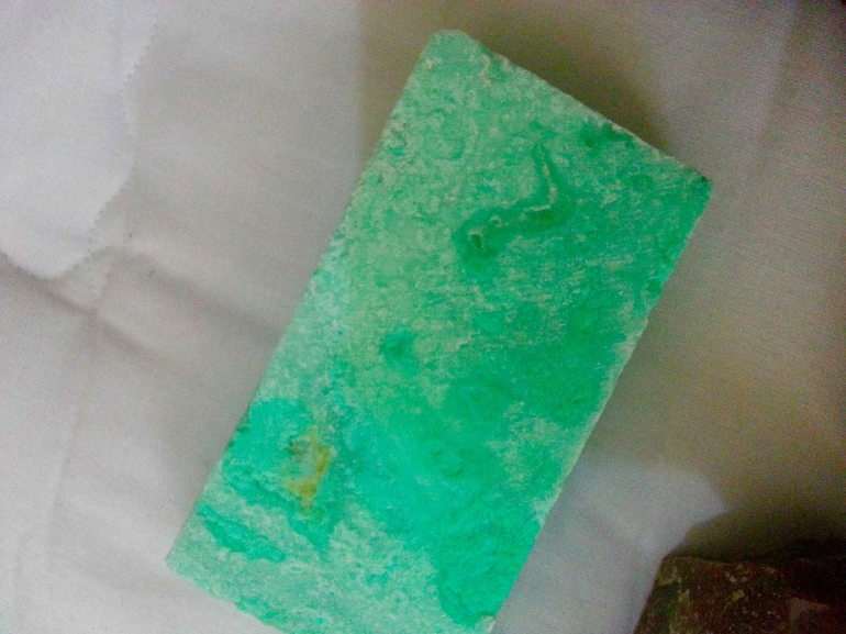 batu giok hijau haltim