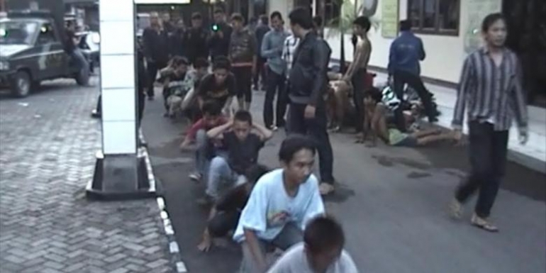 http://hukum.kompasiana.com/2015/02/27/analisis-kriminologi-ketika-jakarta-terancam-begal-motor-maka-makassar-terancam-geng-motor-726616.html