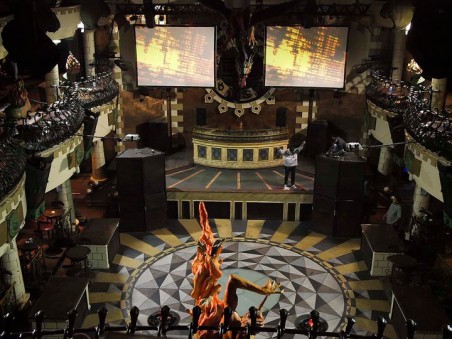 Asyiknya Dugem di Stadium Jakarta oleh Gusti Pangeran Asyiknya Dugem di Stadium Jakarta oleh Gusti Pangeran