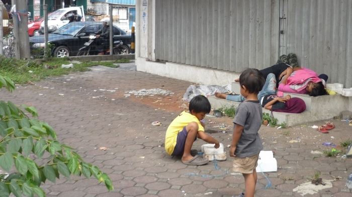 Jangan Beri Uang pada Pengemis oleh Maria G Soemitro 