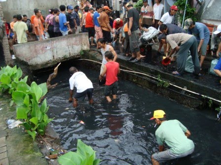 Gotong Royong, Sebuah Budaya Khas Indonesia oleh Hamzet 