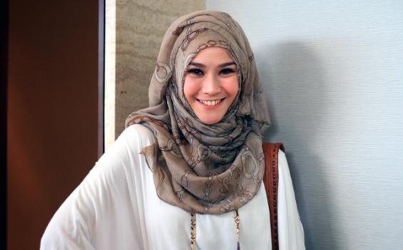 Tiga Artis Yang Berhijab Tapi Tetap Exist Di Socmed Kompasiana Com