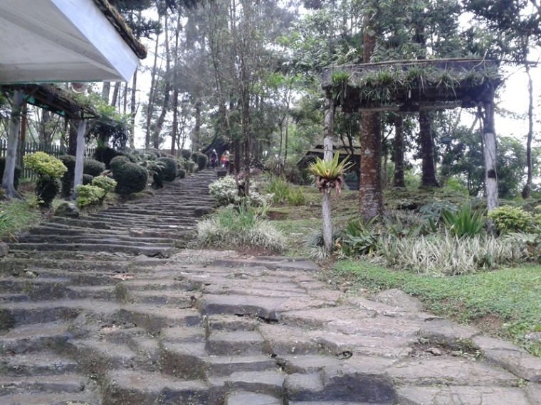 Tangga masuk menuju Camping Ground/Dok Pri.