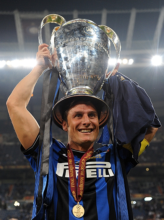 sumber : http://alvanalvian.files.wordpress.com/2011/08/javier-zanetti-by-chris-brunskill.jpg