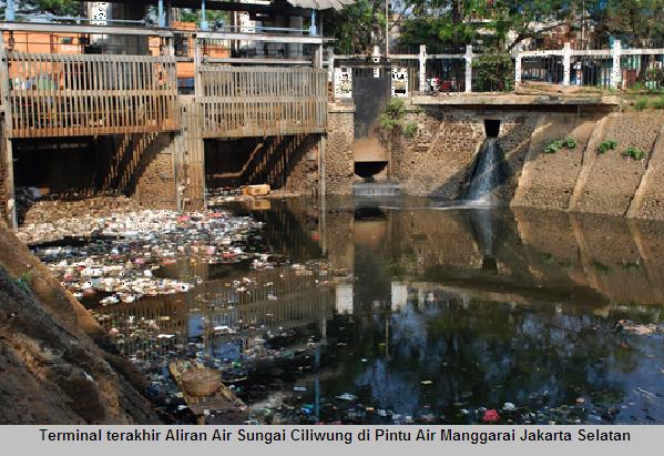Sungai Ciliwung Tercemar Limbah B3 oleh Agus Sutondo Sungai Ciliwung Tercemar Limbah B3 oleh Agus Sutondo