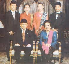 Cinta Pertama Terakhir Pak Habibie Dalam Film Habibie Ainun Halaman All Kompasiana Com