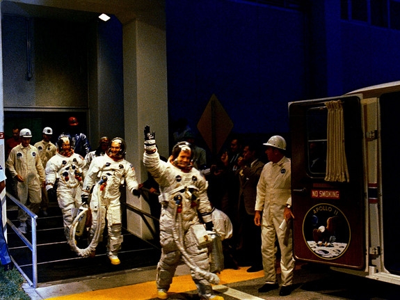 Awak Apollo 11 saat pra peluncuran menuju Bulan (dok. NASA)