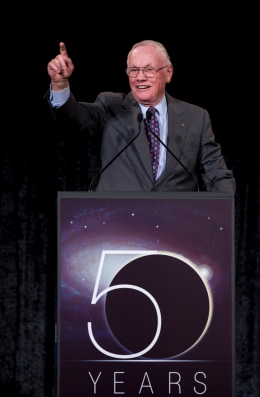 Neil Armstrong saat perayaan 50 tahun NASA tahun 2008 (dok. NASA)