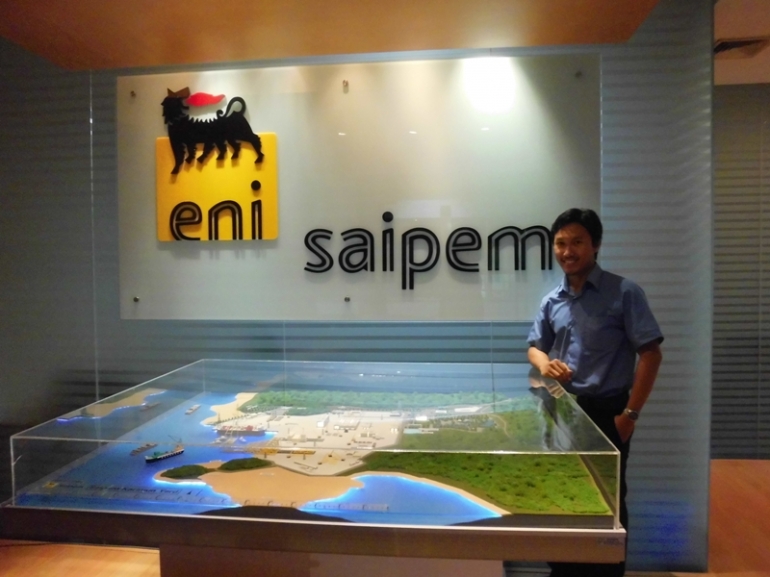 Penulis di kantor Saipem Indonesia