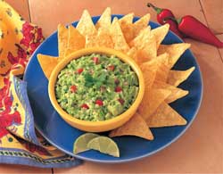 vegan-guacamole-and-chips-797533