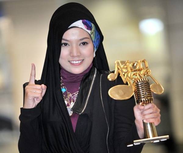 Shila Amzah Penyanyi Malaysia Yang Memukau Juri & Penonton TV Di China ...