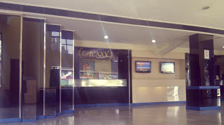 Lobby depan Galaxy Theatre Tajur di Bogor, Jawa Barat. (Sumber -- http://winnywintana.blogspot.com)