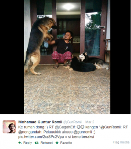 Guntur Romli Dengan Anjingnya Bernama Beno (twitter.com)