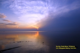 Matahari terbit, di pantai Bama (koleksi pribadi)