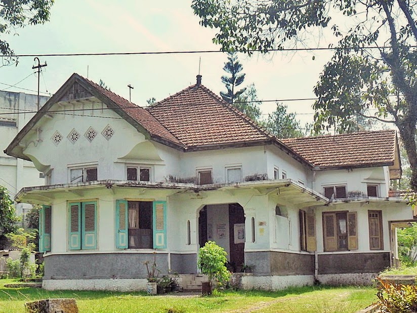 4 Antonim Kata Bedinde Di Tesaurus Bahasa Indonesia Lektur Id