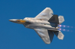 Pesawat tempur tercanggih masa kini Lockheed Martin F-22A Raptor