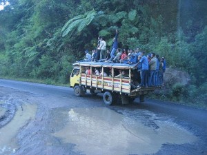 Dari Bis Kayu  ke Oto Pick Up  Gairahkan Ekonomi Flores  Dari Bis Kayu  ke Oto Pick Up  Gairahkan Ekonomi Flores