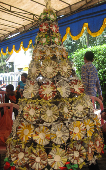 Cara Membuat Pohon Natal Dari Ale Ale Bekas Yang Unik Cara Membuat Pohon Natal Dari Ale Ale Bekas Yang Unik