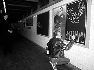Keith Haring In the Subway 1980 - 1985 (haringkids.com, Photographer, Chantal Regnault 1981)