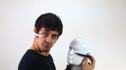 Google Glass - Foto: pandadaily.wordpress.com)