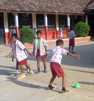 Nilai nilai Karakter dalam Permainan Tradisional  Gobak  Nilai nilai Karakter dalam Permainan Tradisional  Gobak