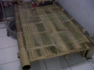 Berguru Kehidupan Pada Lelaki Tua Penjual Amben Bambu Kompasiana Com