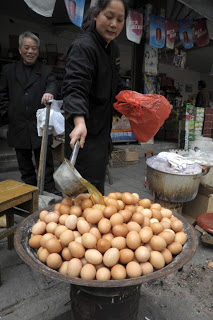 telur rebus air seni