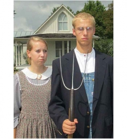 434px-American_Gothic_Dress-Up