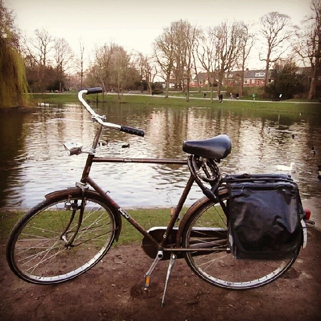 Sepeda yang selalu menemani saya untuk aktif bergerak. Foto dokumentasi pribadi yang diunggah di Instagram