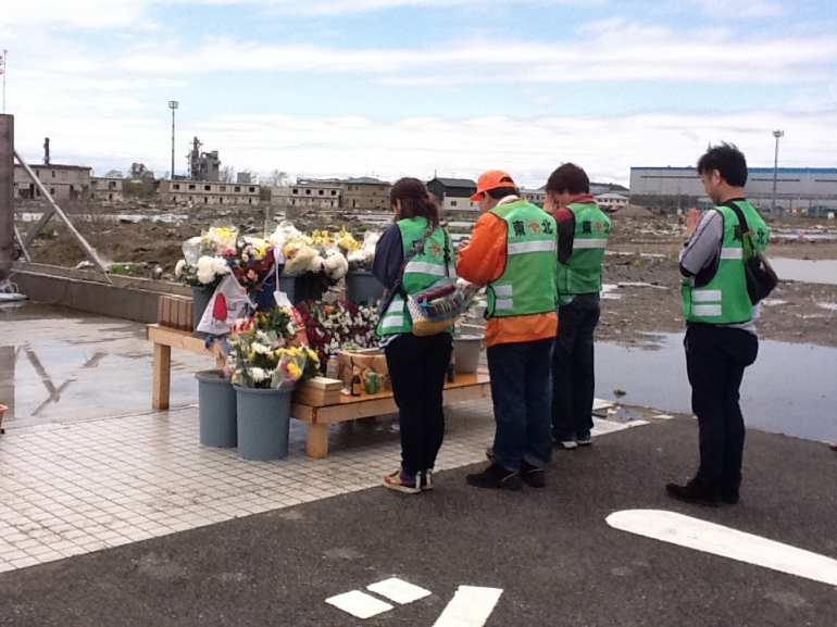 Salah satu tempat berdoa di daerah bencana , Ishinomaki, Provinsi Miyagi, Jepang