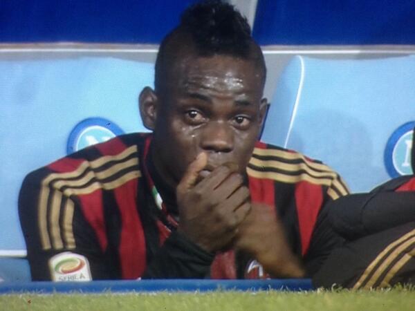 (Kegagalan Balotelli mencetak gol menambah beban Milan untuk bangkit kembali. Credit : caughtoffside)