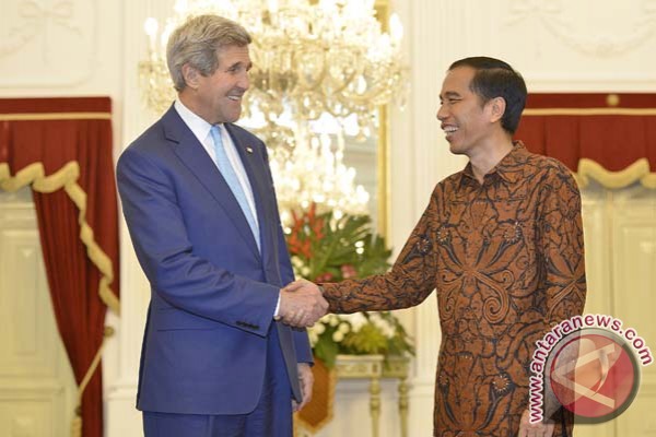 John Kerry pada pelantikan Presiden Jokowi