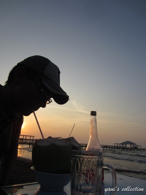 WPC 16 Sudut Senja yang Indah di Pantai Tegal yang Biasa WPC 16 Sudut Senja yang Indah di Pantai Tegal yang Biasa