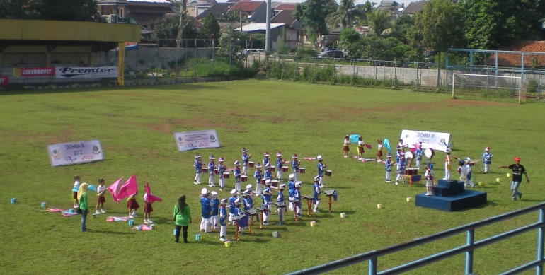 Warna warni Lomba Drumband Sekolah di Depok Kompasiana com Warna warni Lomba Drumband Sekolah di Depok Kompasiana com