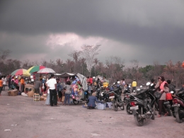 Ramainya kawasan ini, sebuah fenomena wisata bencana di lereng Merapi