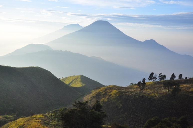 Sumbing - Sindoro Berdiri Dengan Gagahnya