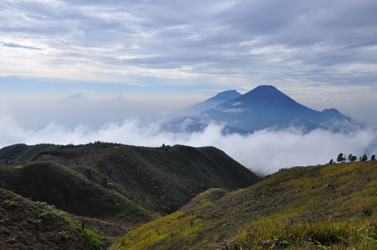 Gunung dan Lautan Awan